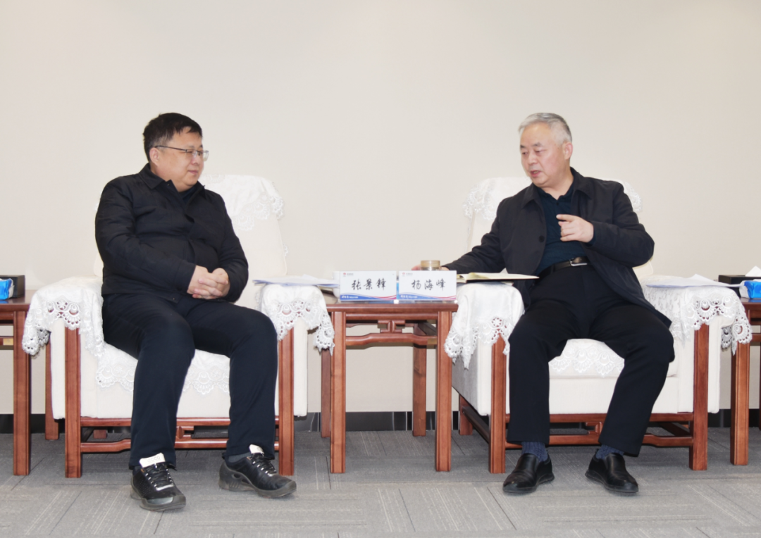 楊海峰與韓城市委常委、常務(wù)副市長張景鋒會(huì)談