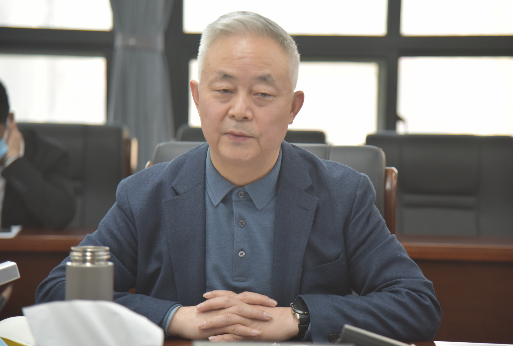 陜鋼集團(tuán)黨委理論學(xué)習(xí)中心組學(xué)習(xí)中省紀(jì)委二次全會(huì)精神、省政府工作報(bào)告、陜煤集團(tuán)三屆二次職代會(huì)精神