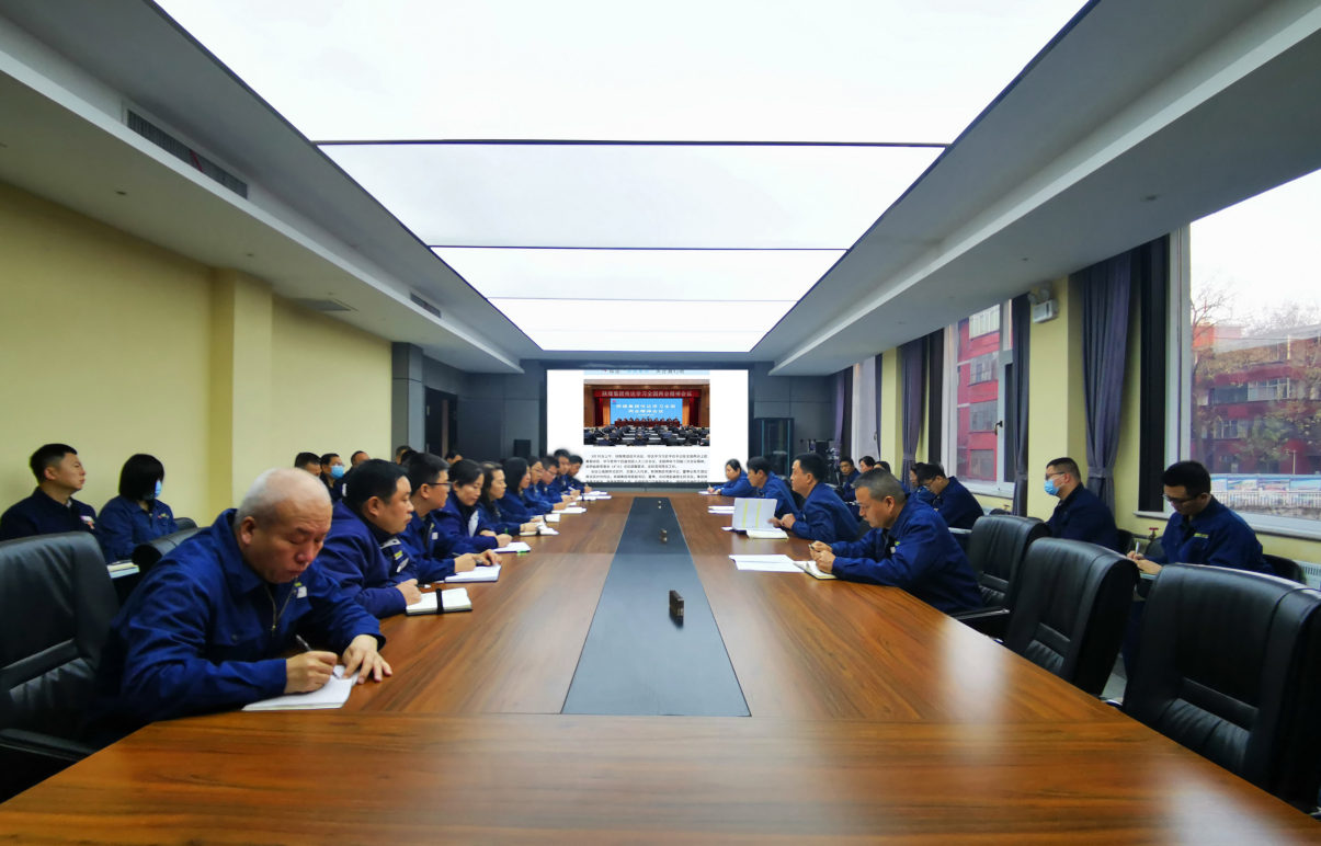 龍鋼公司召開(kāi)專(zhuān)題會(huì)議 傳達(dá)學(xué)習(xí)全國(guó)兩會(huì)精神及陜煤集團(tuán)傳達(dá)學(xué)習(xí)習(xí)近平總書(shū)記重要講話(huà)和全國(guó)兩會(huì)精神